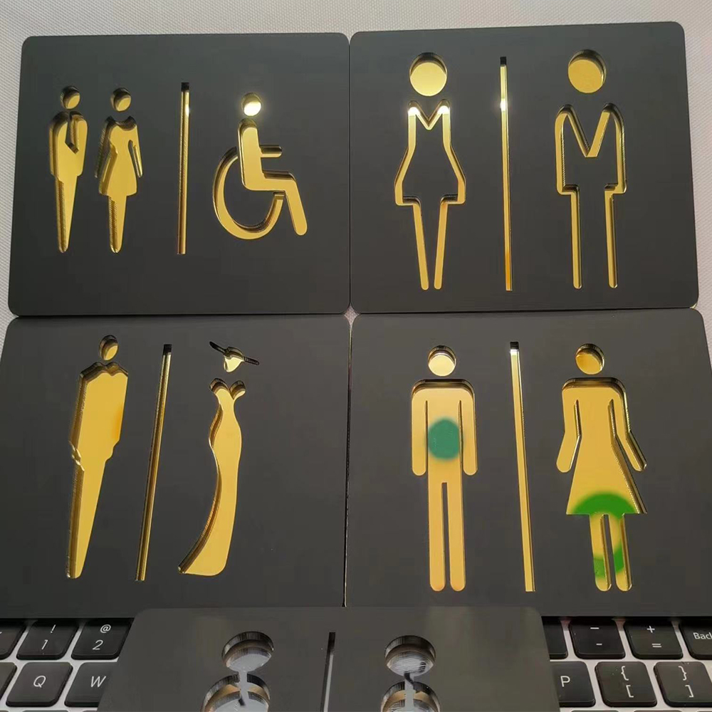 Matte Black Gold Toilet Sign P - Spa Wellness Locations recension och pris